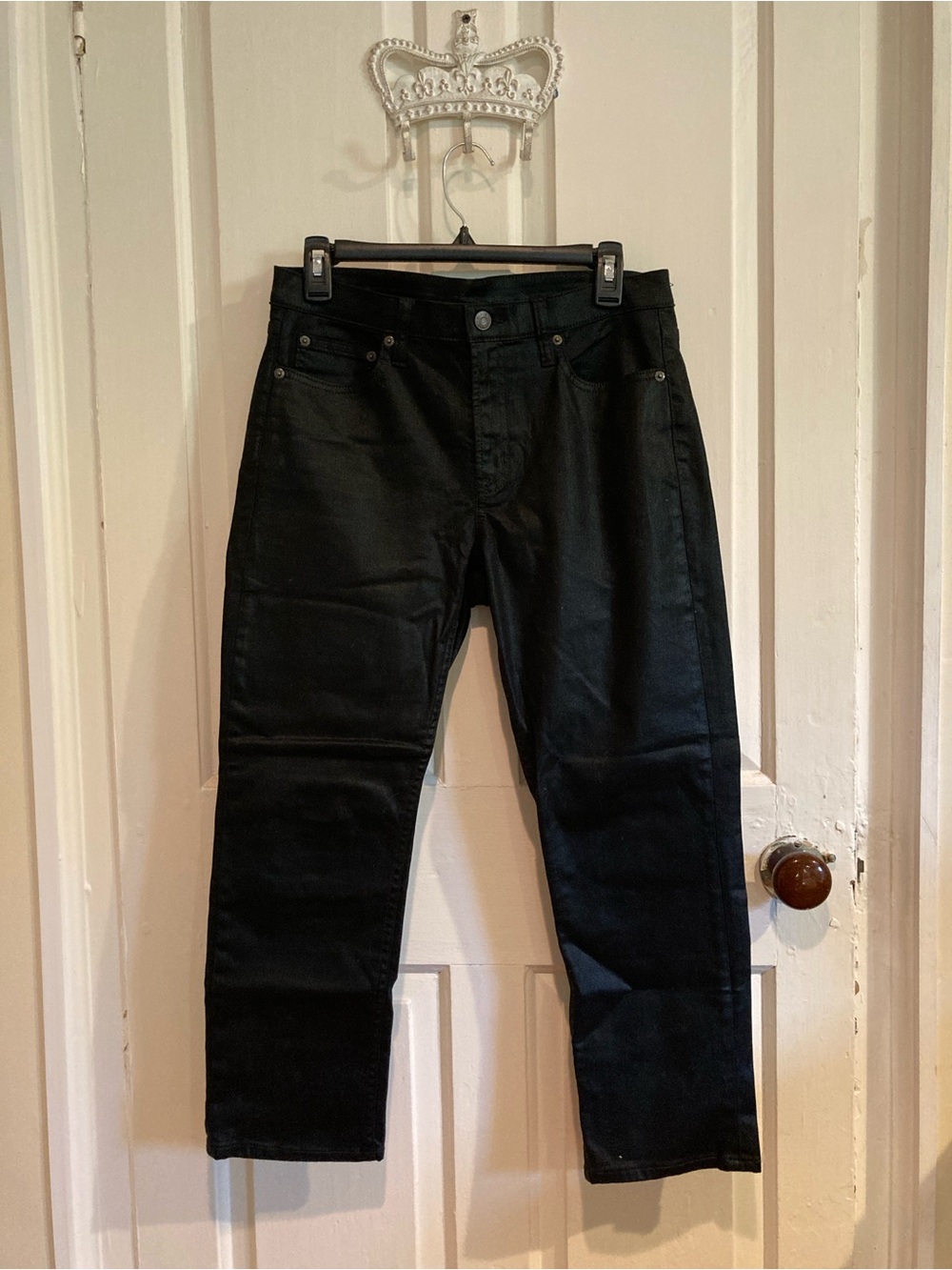 GAP Women’s Black Cropped Straight Jeans